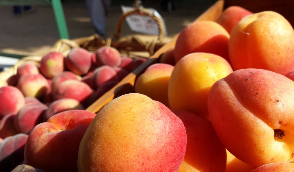 market-apricot-peach