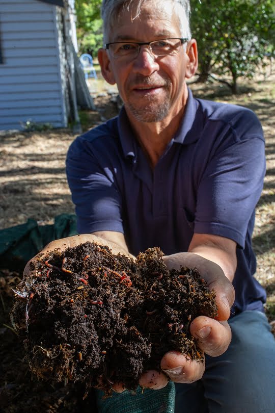 Hugh with hands full o'worms