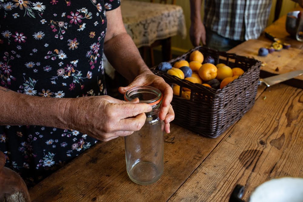 Make sure the ring is fitted properly around the neck of the jar